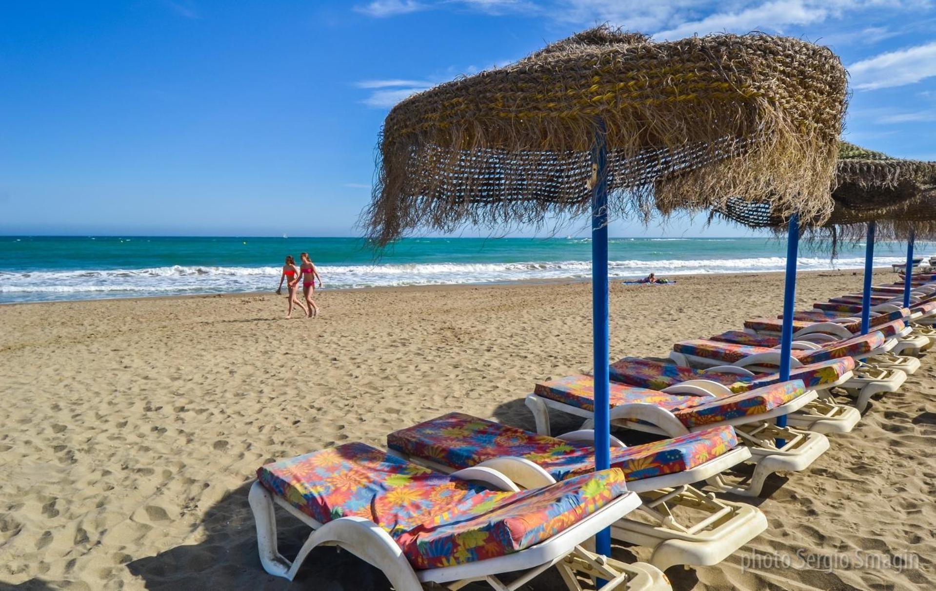 Apartamentos Los Cisnes - 2º Linea De Playa - Perfecta Ubicacion Benalmadena Luaran gambar