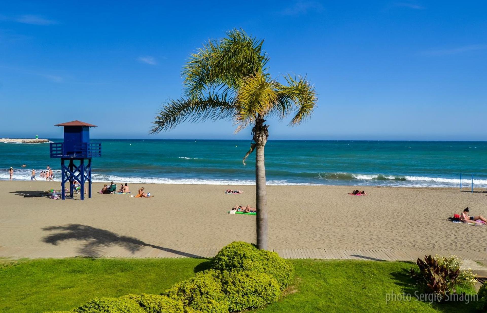 Apartamentos Los Cisnes - 2º Linea De Playa - Perfecta Ubicacion Benalmadena Luaran gambar
